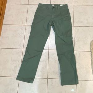 Men’s 30x30 Gap For Good Essential Khaki Straight
